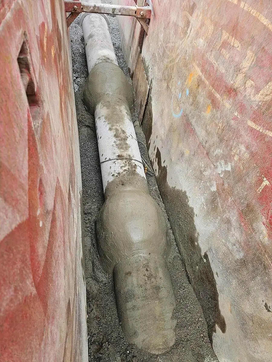 Old and new pipe exposed in the trench
